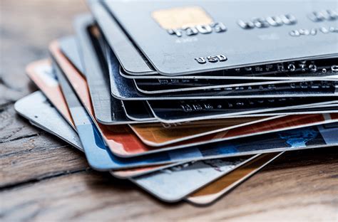 is it smart to have more than one credit card|is it bad to have multiple credit cards.